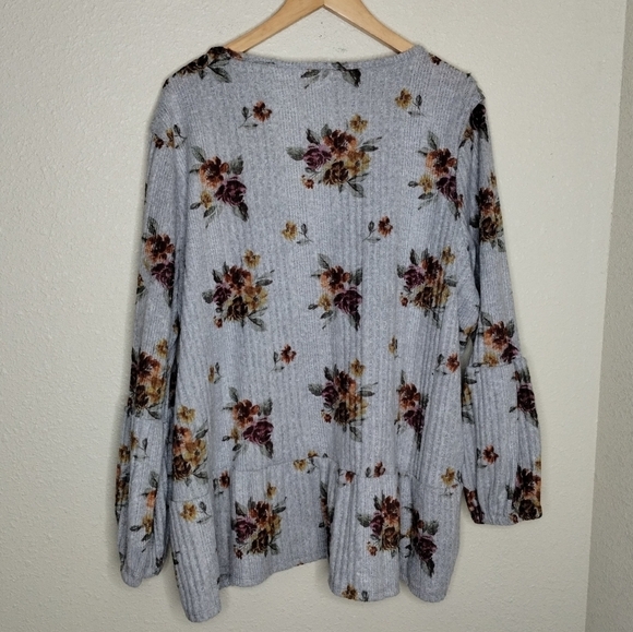 Maurices Plus Size Gray Floral Ribbed Peplum Long Sleeve Shirt size 3X - Picture 4 of 7